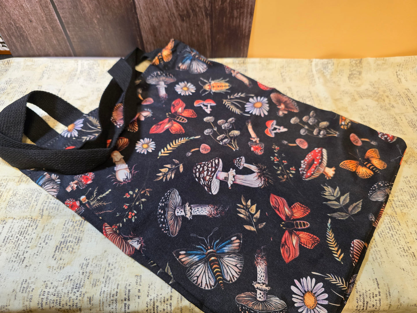 Specialty & Burlap Totes